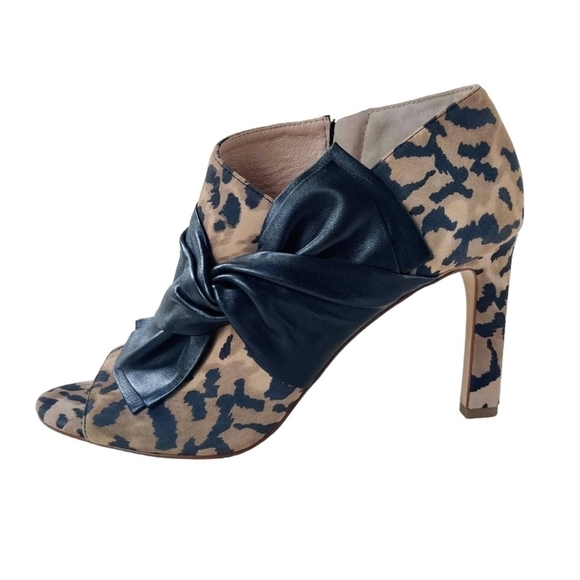LOUISE ET CIE Lo Idola Boot 8.5 Animal Print Open Toe Bow Heel Shoes Mobwife - Picture 1 of 10